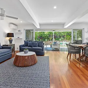 Holiday home 2 Roebellini, 16 Solway Drive - Dog Friendly Tropical Oasis